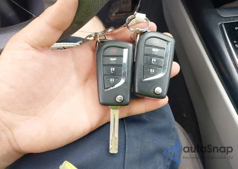 2019 Toyota Camry Le z USA, uszkodzony, nr VIN 4T1B11HK4KU853459